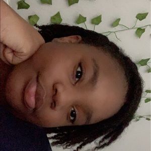 Meet your Posher, Kamari